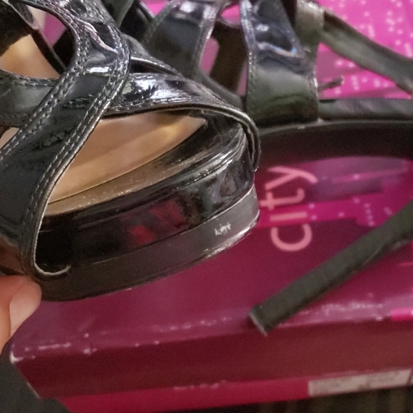 Heels - Picture 3 of 3